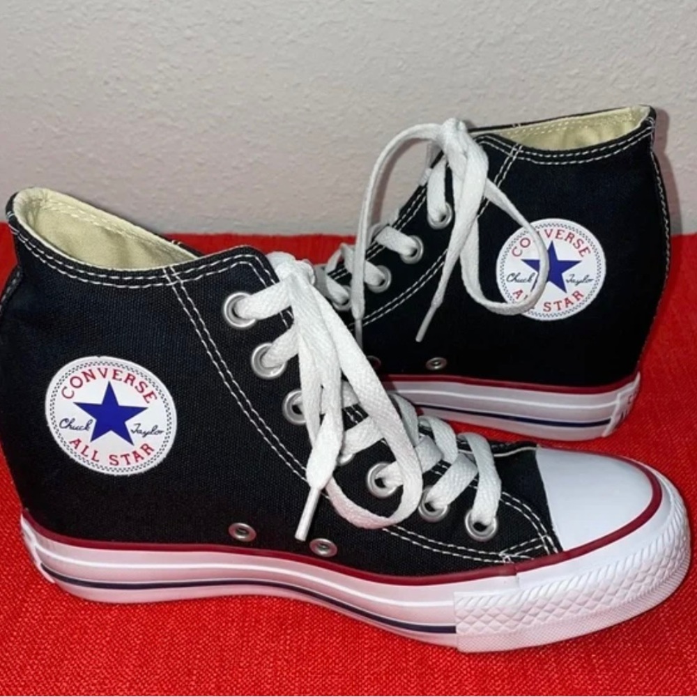 Black wedge woman converse, used only one time for few minutes, size 7.5